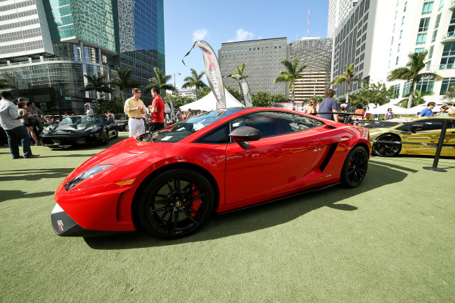 Обои картинки фото автомобили, выставки и уличные фото, lamborghini, красный