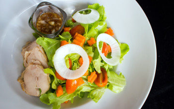 Картинка еда салаты +закуски помидоры салат лук соус