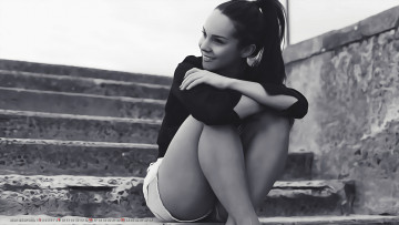 Картинка календари компьютерный+дизайн девушка 2020 calendar женщина улыбка ступени