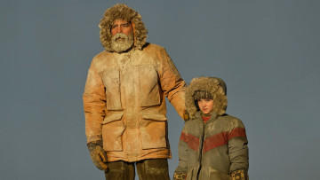 обоя the midnight sky ,  2020, кино фильмы, the midnight sky, полуночное, небо, кадры, из, фильма, фантастика, фэнтези, триллер, джордж, клуни, caoilinn, springall