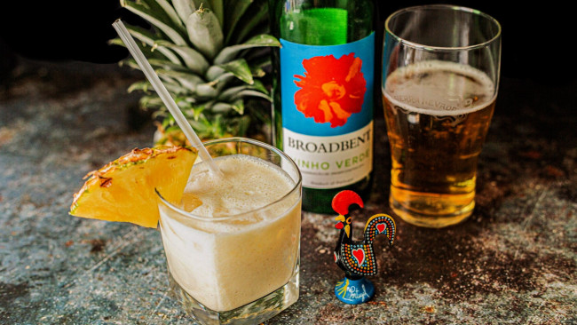 Обои картинки фото еда, напитки,  коктейль, молочный, коктейль, ананас