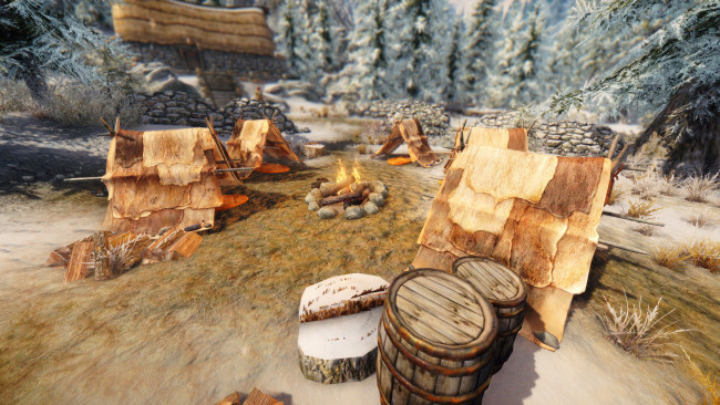 Обои картинки фото видео игры, the elder scrolls v,  skyrim, шалаши, бочки, костер, лес