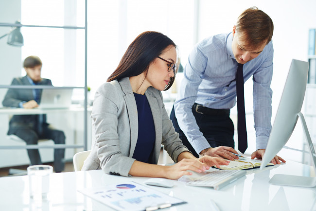 Обои картинки фото разное, мужчина женщина, женщина, мужчина, офис