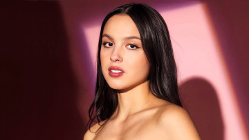 Картинка девушки olivia+rodrigo брюнетка лицо