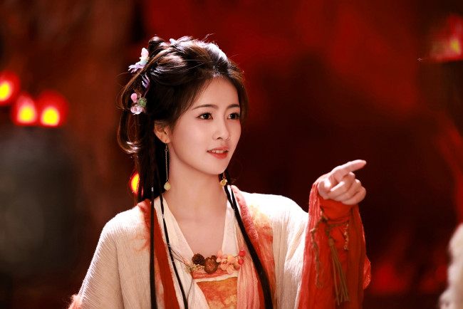 Обои картинки фото кино фильмы, moonlight mystique, девушка, наряд, жест, свечи