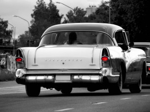 Картинка автомобили выставки уличные фото