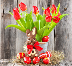 обоя праздничные, пасха, easter, eggs, bunny, tulips, red, яйца, тюльпаны, flowers