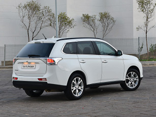 Картинка автомобили mitsubishi outlander светлый 2014 za-spec