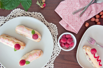 обоя еда, пирожные,  кексы,  печенье, малина, эклеры