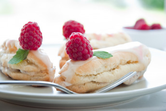 Картинка еда пирожные +кексы +печенье малина слойка