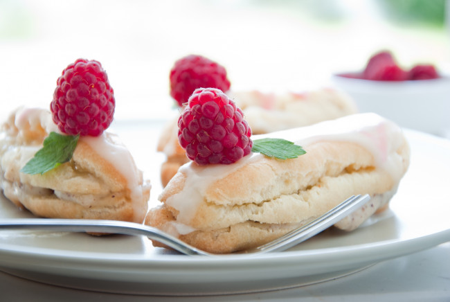 Обои картинки фото еда, пирожные,  кексы,  печенье, малина, слойка