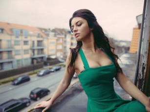 Картинка наблюдательница девушки -unsort+ брюнетки +шатенки улица окно