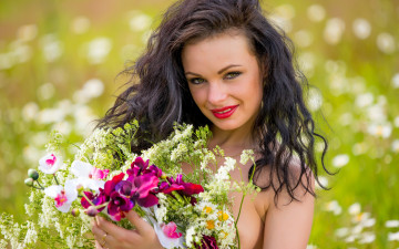 Картинка девушки -unsort+ лица +портреты брюнетка katie модель взгляд цветы букет