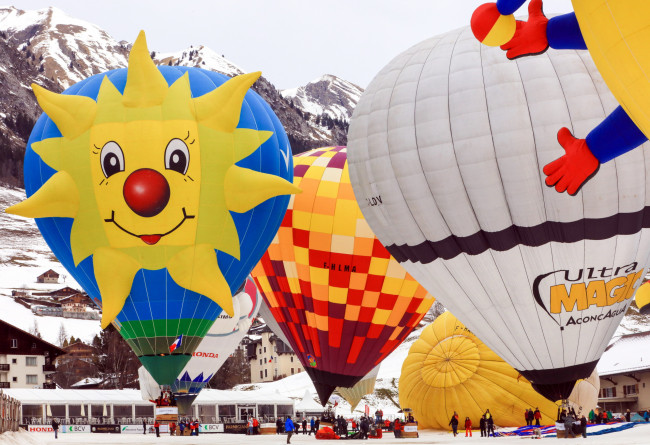 Обои картинки фото авиация, воздушные шары, горы, снег, солнышко