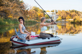 обоя юмор и приколы, девушки, лодка, трусики, попа, удочка