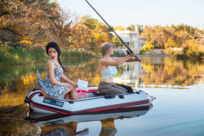 Обои картинки фото юмор и приколы, девушки, лодка, трусики, попа, удочка