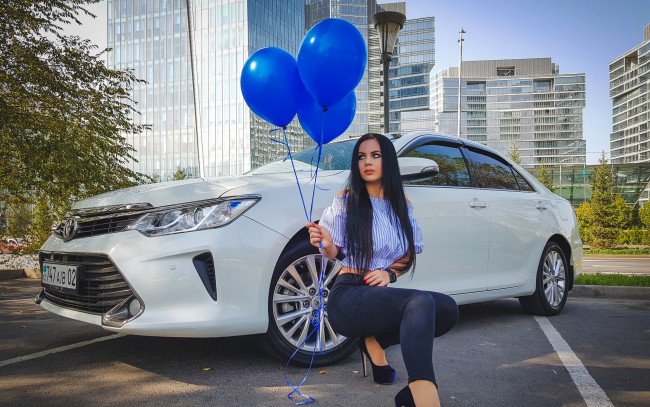 Обои картинки фото автомобили, -авто с девушками, toyota, camry