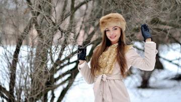 Картинка девушки -+брюнетки +шатенки шатенка меховая шапка