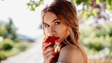Картинка девушки -+лица +портреты яблоко взгляд