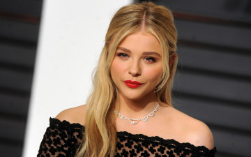 Картинка девушки chloe+grace+moretz кружева
