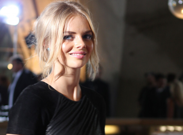 Обои картинки фото девушки, samara weaving, блондинка, платье