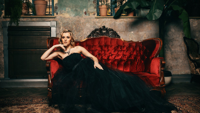 Обои картинки фото девушки, - блондинки,  светловолосые, черное, вечернее, платье