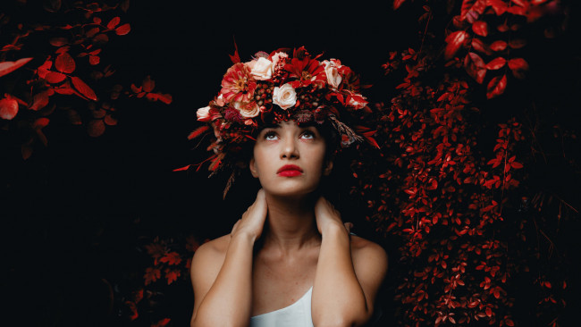 Обои картинки фото девушки, - креатив,  косплей, венок, креатив