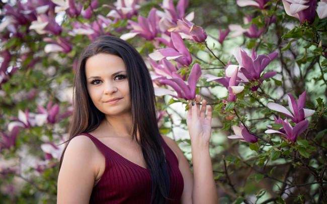 Обои картинки фото девушки, - брюнетки,  шатенки, брюнетка, магнолия, весна