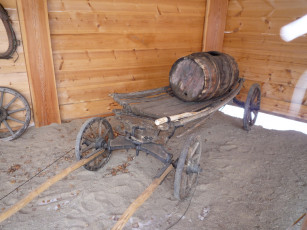 Картинка музей деревянного зодчества пос тальцы разное рельефы статуи музейные экспонаты