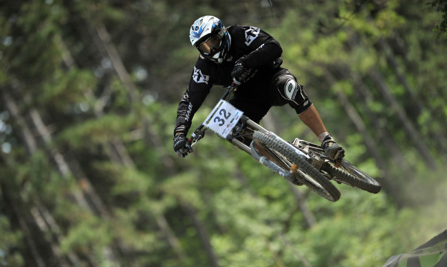 Обои картинки фото спорт, велоспорт, гонка, полет, велосипедист