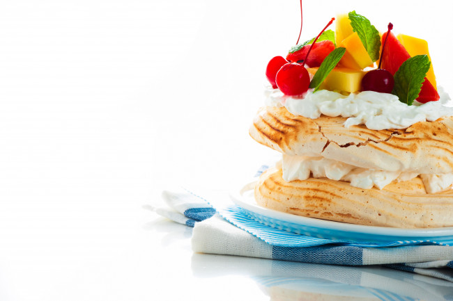 Обои картинки фото еда, пирожные, кексы, печенье, фрукты, ягоды, полотенце