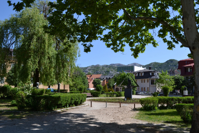 Обои картинки фото Черногория, бар, города, пейзажи, деревья, аллеи, парк, городской