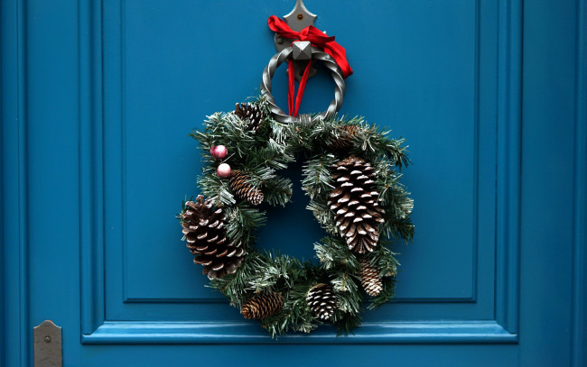 Обои картинки фото праздничные, украшения, венок, шишки