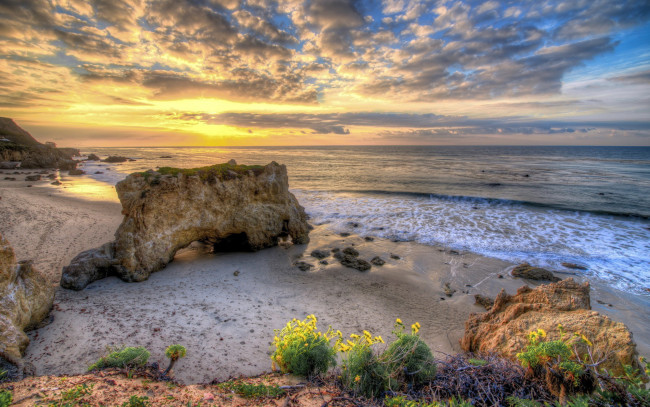 Обои картинки фото природа, побережье, море, камни, облака