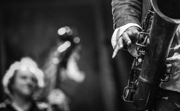 Картинка музыка -музыкальные+инструменты руки саксофон