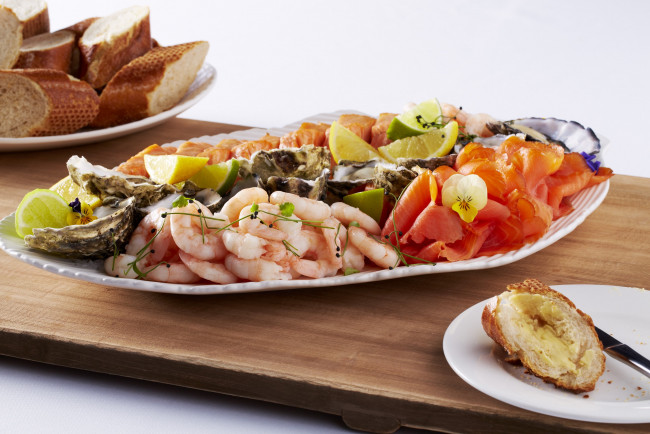 Обои картинки фото еда, рыбные блюда,  с морепродуктами, креветки, устрицы