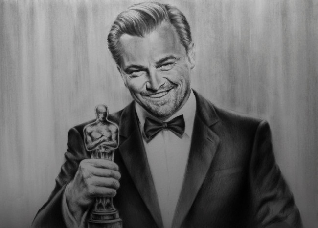 Обои картинки фото рисованное, люди, мужчина, фон, взгляд, улыбка, статуэтка