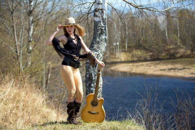 Обои картинки фото девушки, - блондинки,  светловолосые, гитара