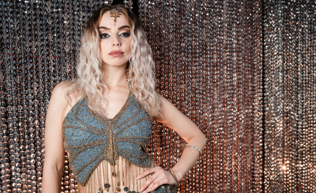 Обои картинки фото девушки, - блондинки,  светловолосые, golden, girls, ночной, клуб, модель