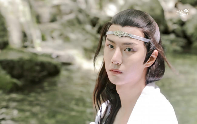 Обои картинки фото мужчины, wang yi bo, актер, полотенце, съемки, источник