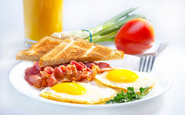 обоя еда, яичные блюда, яичница, глазунья, бекон, тосты