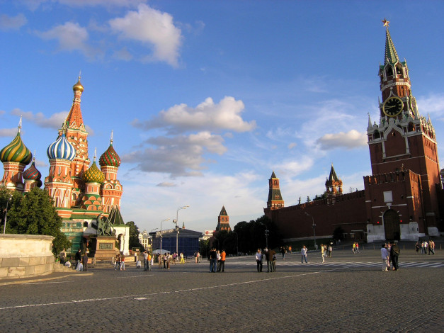 Обои картинки фото города, москва , россия, столица, небо, облака, кремль, красная, площадь, люди