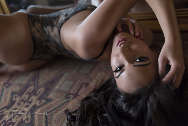 Обои картинки фото девушки, - брюнетки,  шатенки, девушка, позирует, jack, russell