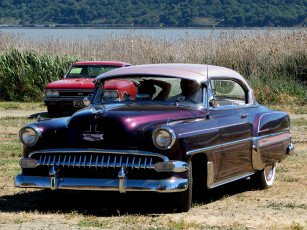 Картинка автомобили выставки уличные фото