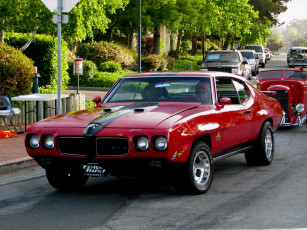 Картинка автомобили выставки уличные фото