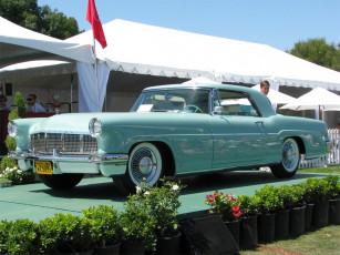 Картинка автомобили выставки уличные фото