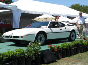 Картинка автомобили выставки уличные фото