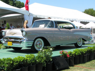 Картинка автомобили выставки уличные фото