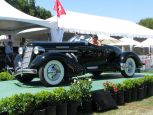 Картинка автомобили выставки уличные фото