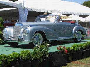 Картинка автомобили выставки уличные фото